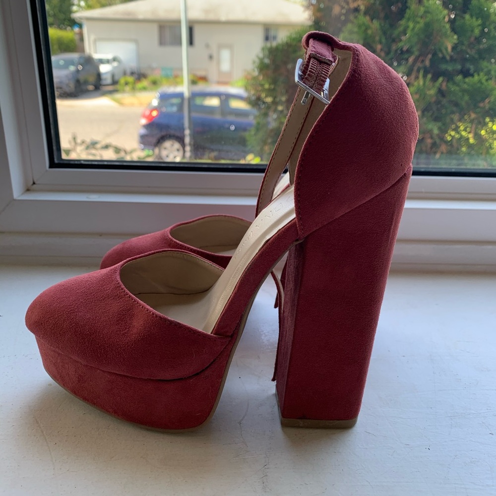 Pink heels - Picture 2 of 3